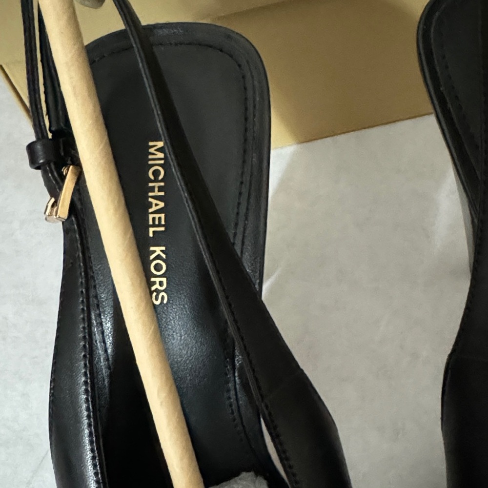 MICHAEL MICHAEL KORS
Electra Leather Slingback Pump Size 6 NEW - Picture 3 of 6